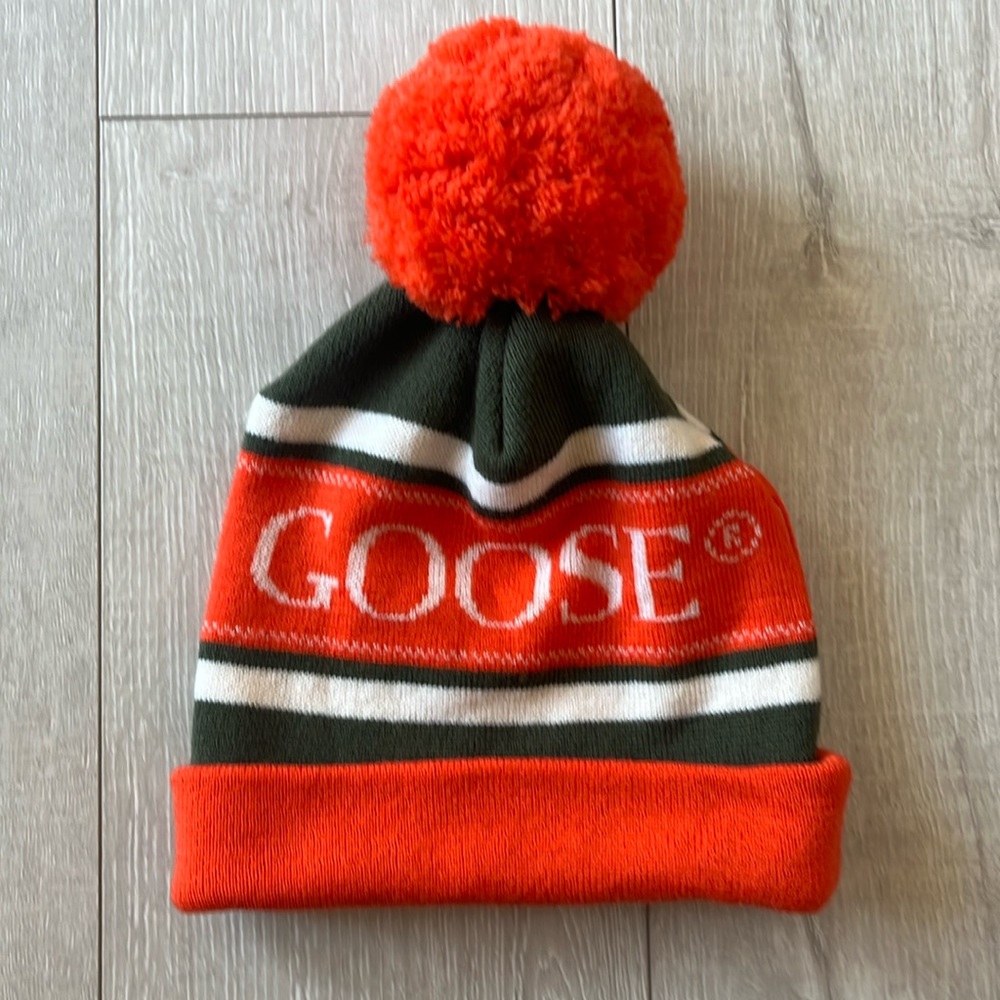 NWOT AUTHENTIC CANADA GOOSE 100% MERINO WOOL SKI BEANIE CLASSIC STYLE ORANGE/WHT